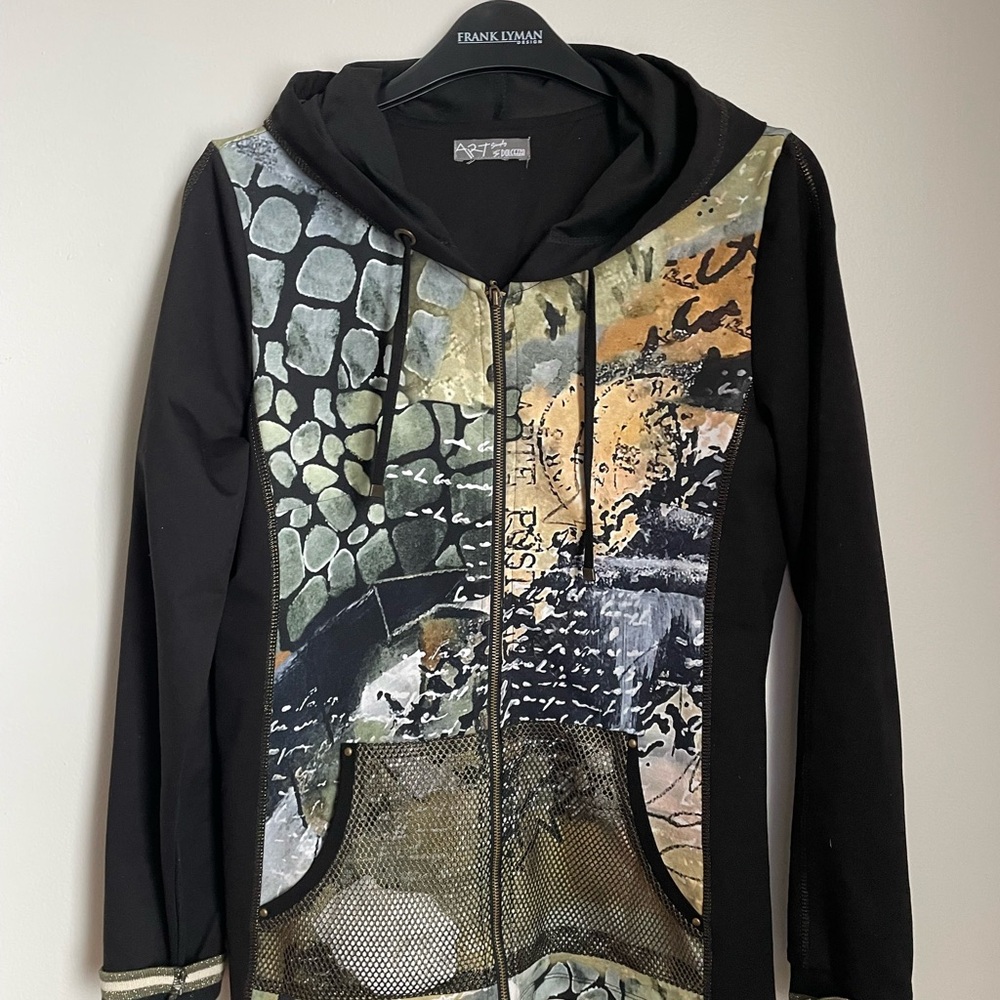 Frank Lyman Design Women's Long Sleeve Artistic Hoodie